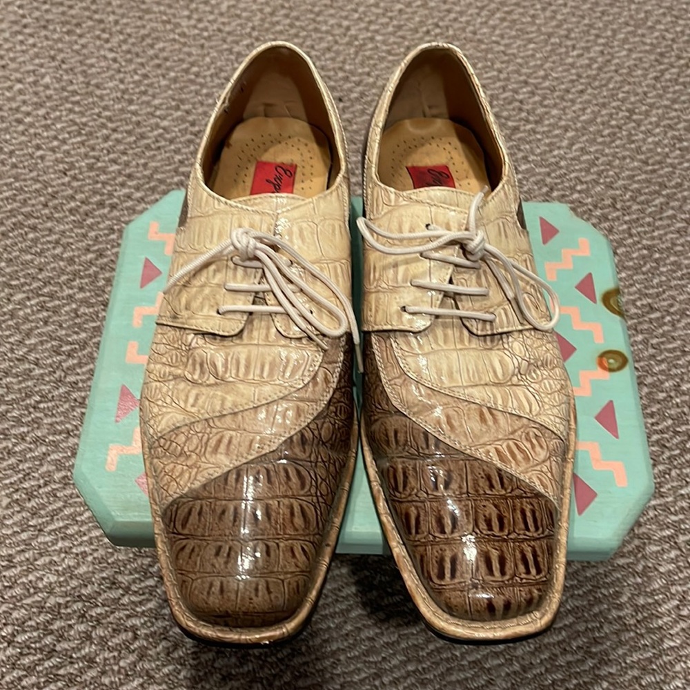 Selling a pair of unique size 12  dress shoes made by Expressions by RC